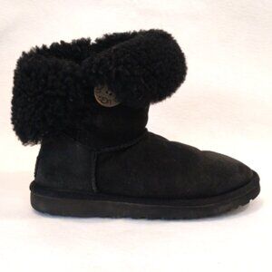 Ugg Boots Womens 6 Black Short Bailey Button Flat Classic Sheepskin Lining 5803